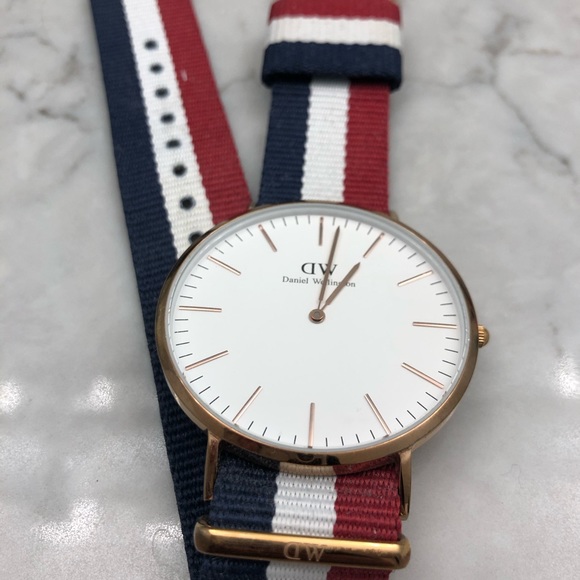 Daniel Wellington 40mm watch with three straps - Picture 5 of 6